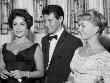 Το ερωτικό «τρίγωνο» που είχε ταράξει το Χόλιγουντ: Debbie Reynolds, Eddie Fisher και Elizabeth Taylor